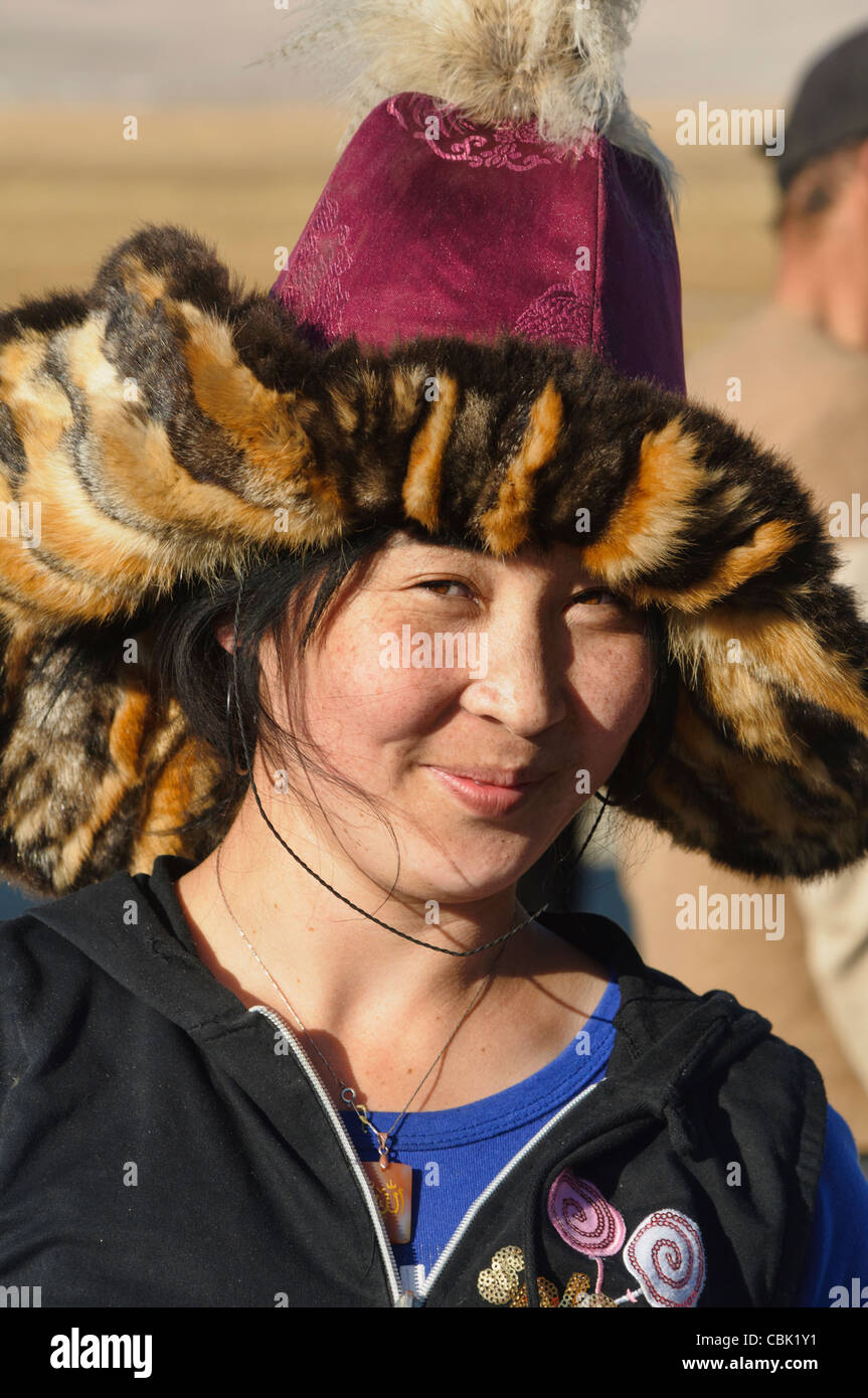 Portrait d'une femme en kazakh ethnique Bayan-Ölgii dans l'ouest de la Mongolie Banque D'Images