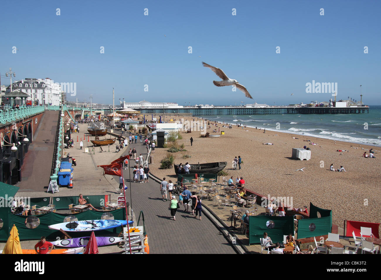 Les activités de plage, le Musée de la pêche de Brighton Brighton Pier et de la promenade de la plage au pied du Street, Brighton Banque D'Images