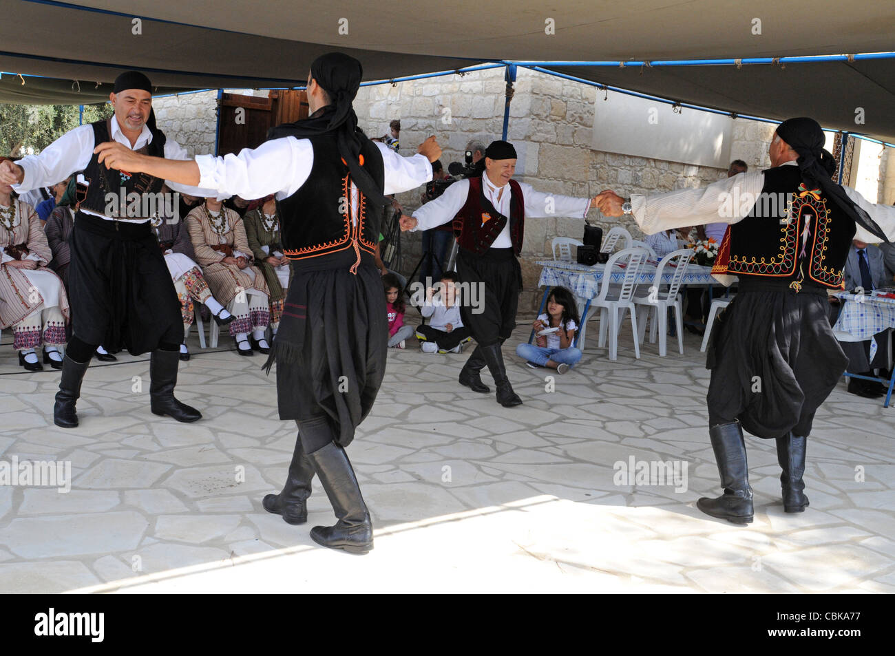 À l'Octobre Amargeti Wine Festival avec la danse traditionnelle Banque D'Images