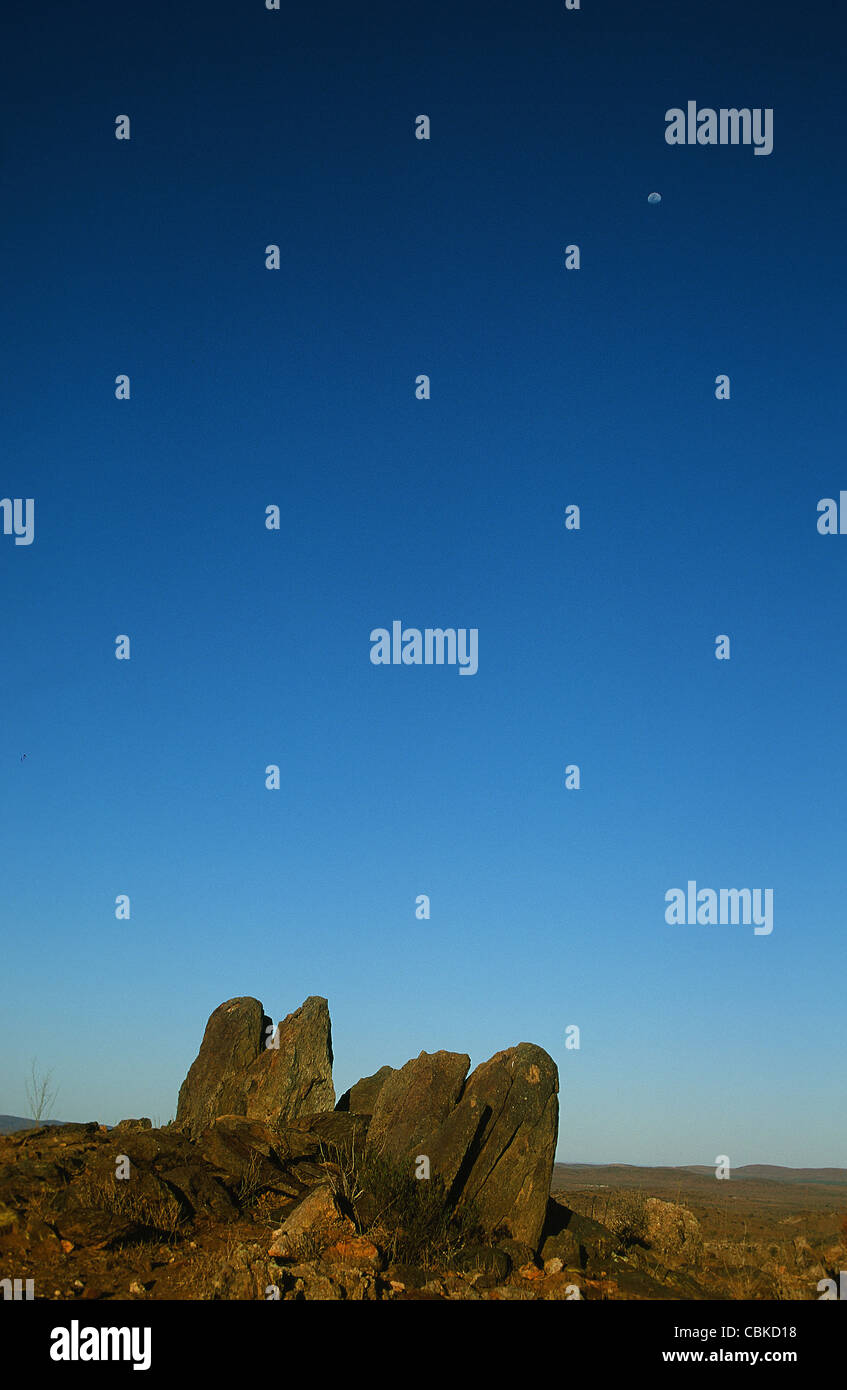 Des pierres sur le désert vivant dans l'outback site sculpture de Broken Hill, la ville d'argent sur ce qui concerne de Nouvelles Galles du Sud, Australie Banque D'Images