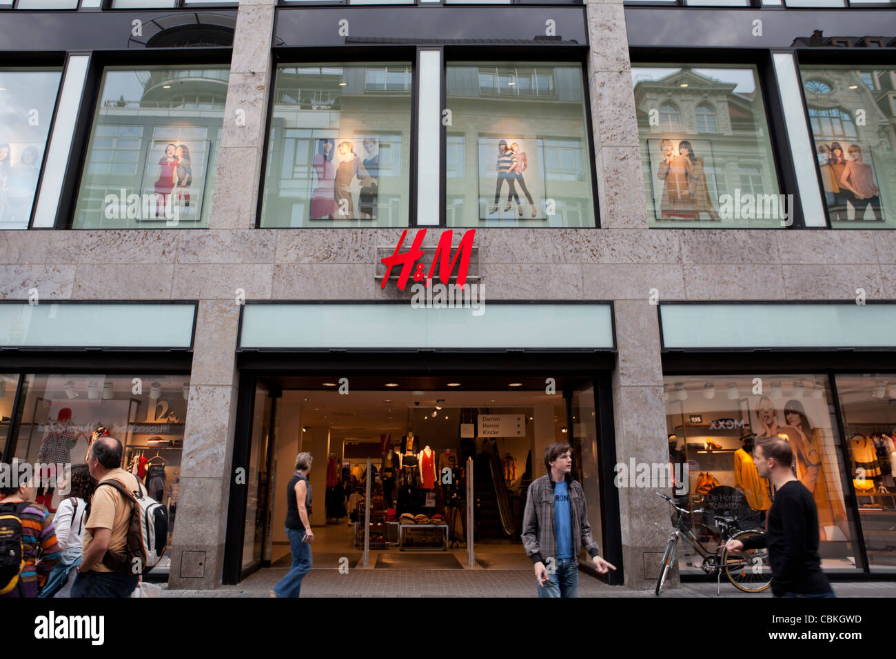HM fashion store dans le centre de Leipzig, Saxe, Allemagne Photo Stock -  Alamy