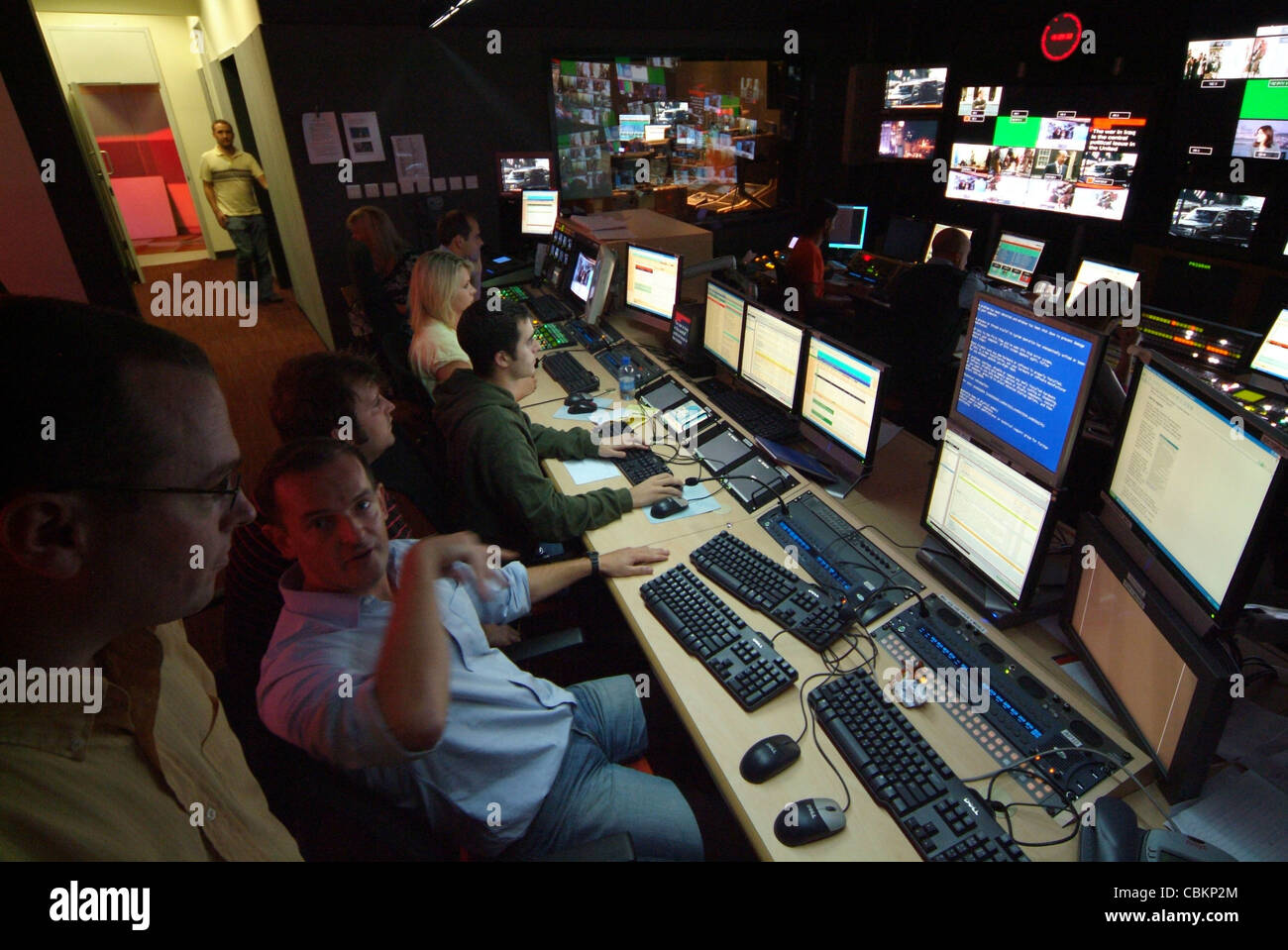La salle de contrôle de production à Al Jazeera English, la nouvelle chaîne  en anglais 24h/24 Photo Stock - Alamy