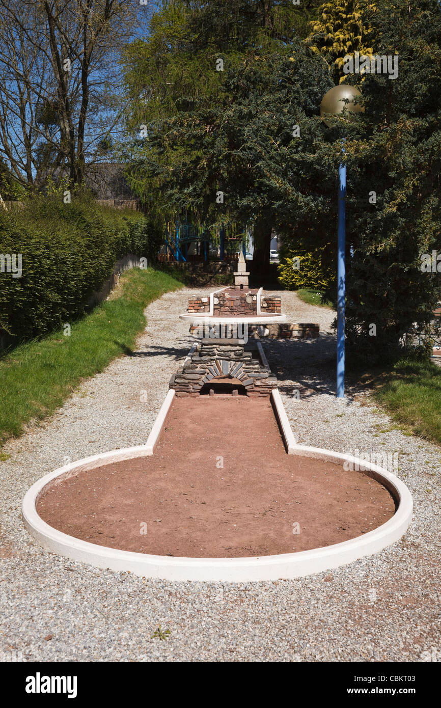 Voir le long d'un trou de golf fou complexes Banque D'Images