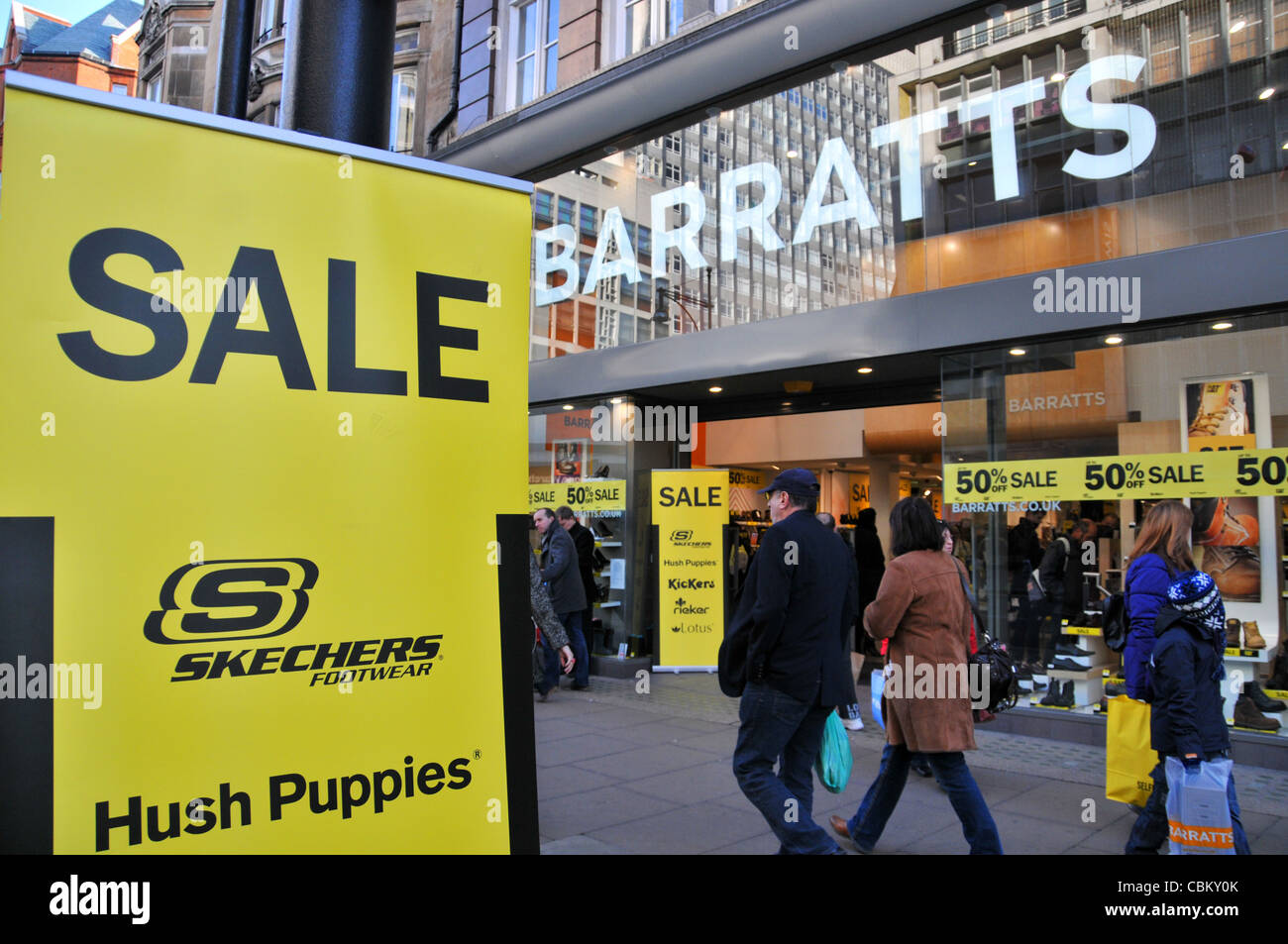 Barratts magasin de chaussures Oxford Street Londres fermeture vente ventes promotions de Noël Banque D'Images