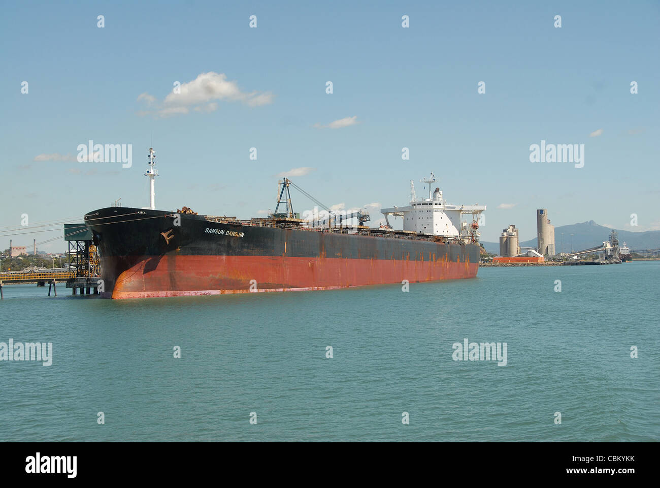 Un navire ne soit chargé au port de Gladstone en central Queensland, Australie Banque D'Images
