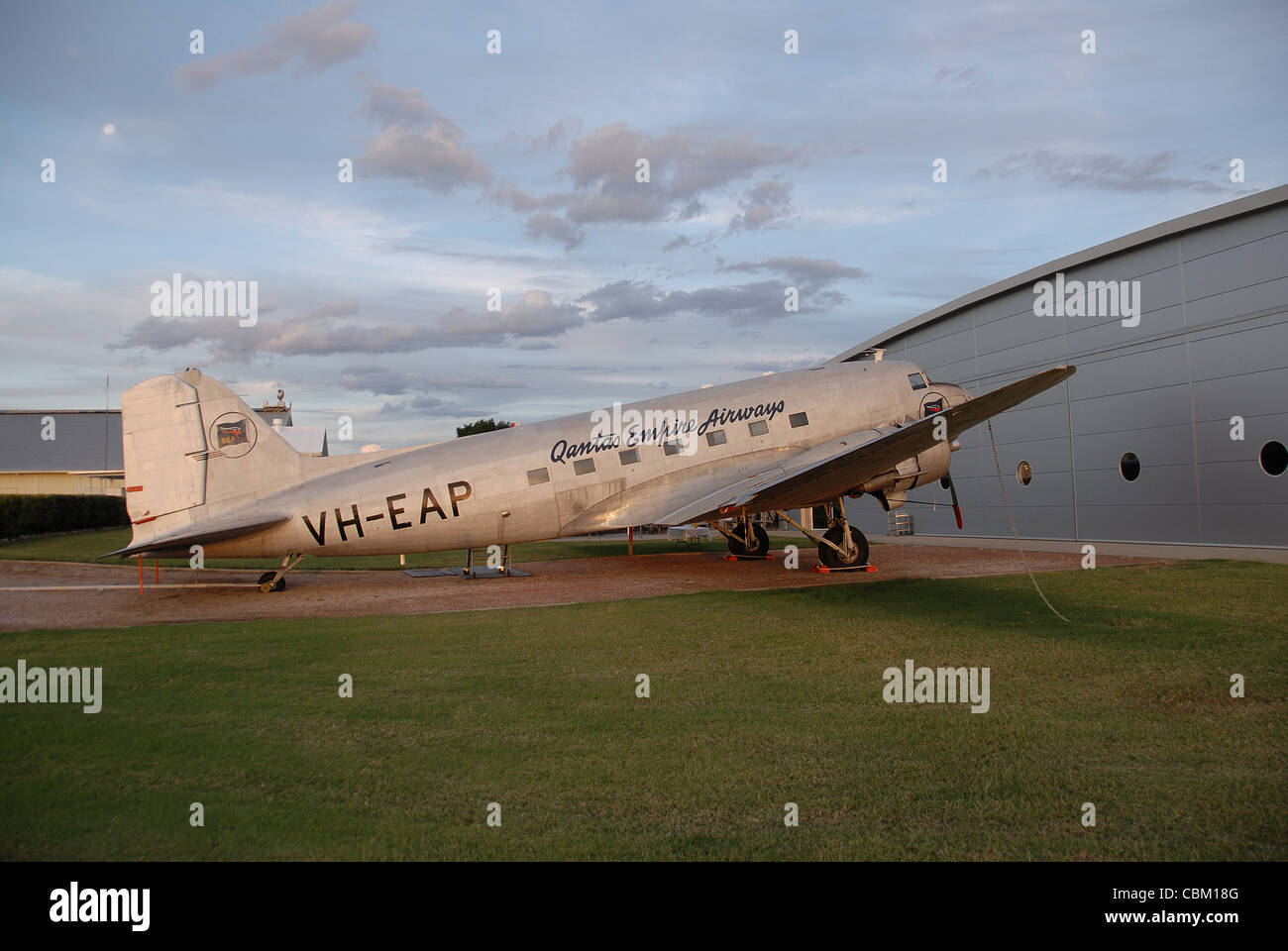 DC 3 historique à l'avion Qantas Founders Museum de Longreach, Outback Queensland, Australie Banque D'Images