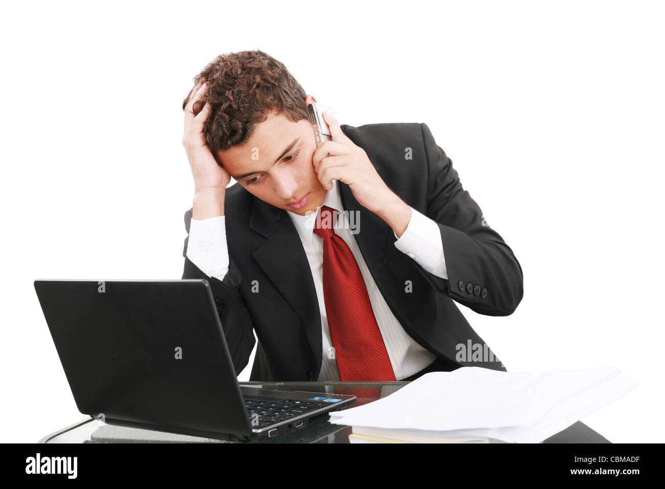 Sur le téléphone d'affaires inquiets, malheureux businessman Banque D'Images