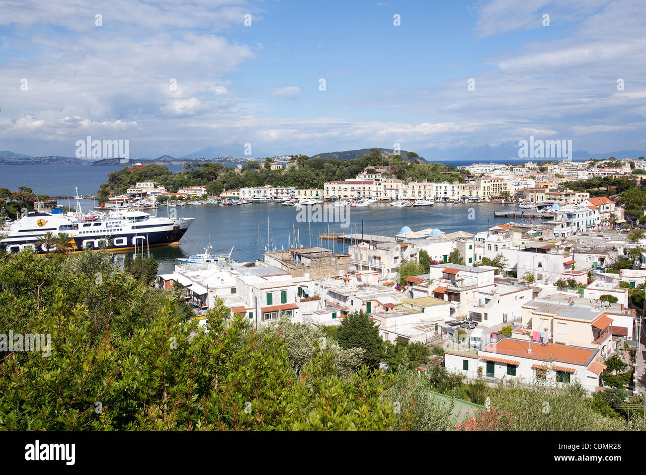 Voir d'Ischa Harbour, Campanie, Mer Méditerranée, Italie Banque D'Images