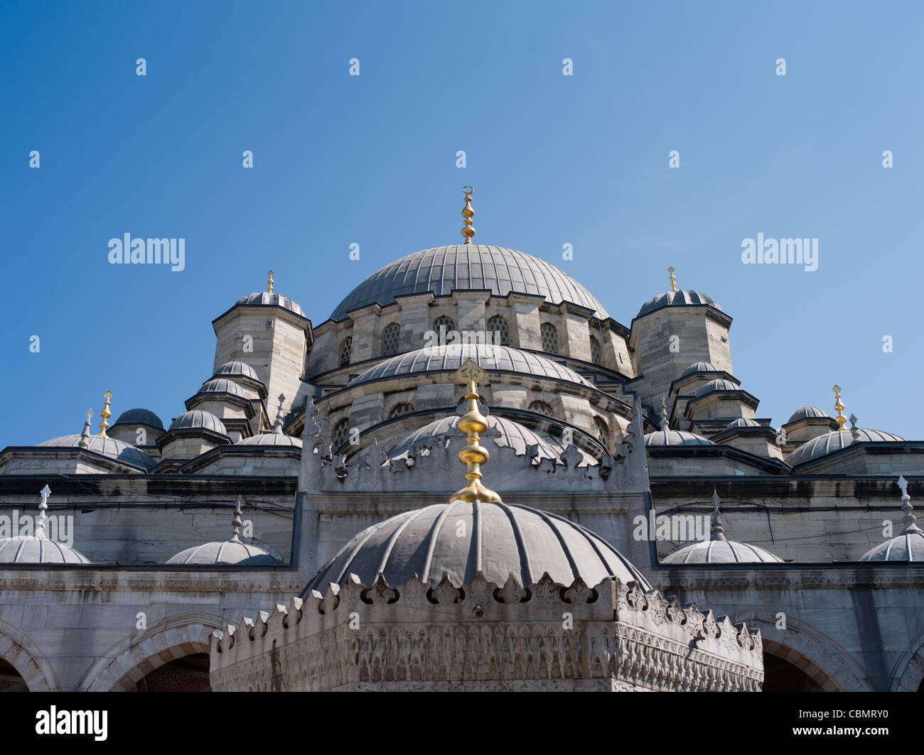 Yeni Camii, la nouvelle mosquée ou mosquée de la Valide Sultan Istanbul Turquie Banque D'Images