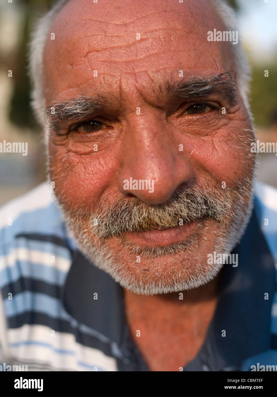 Portrait de personnes âgées service de cireur homme à Istanbul TURQUIE Banque D'Images