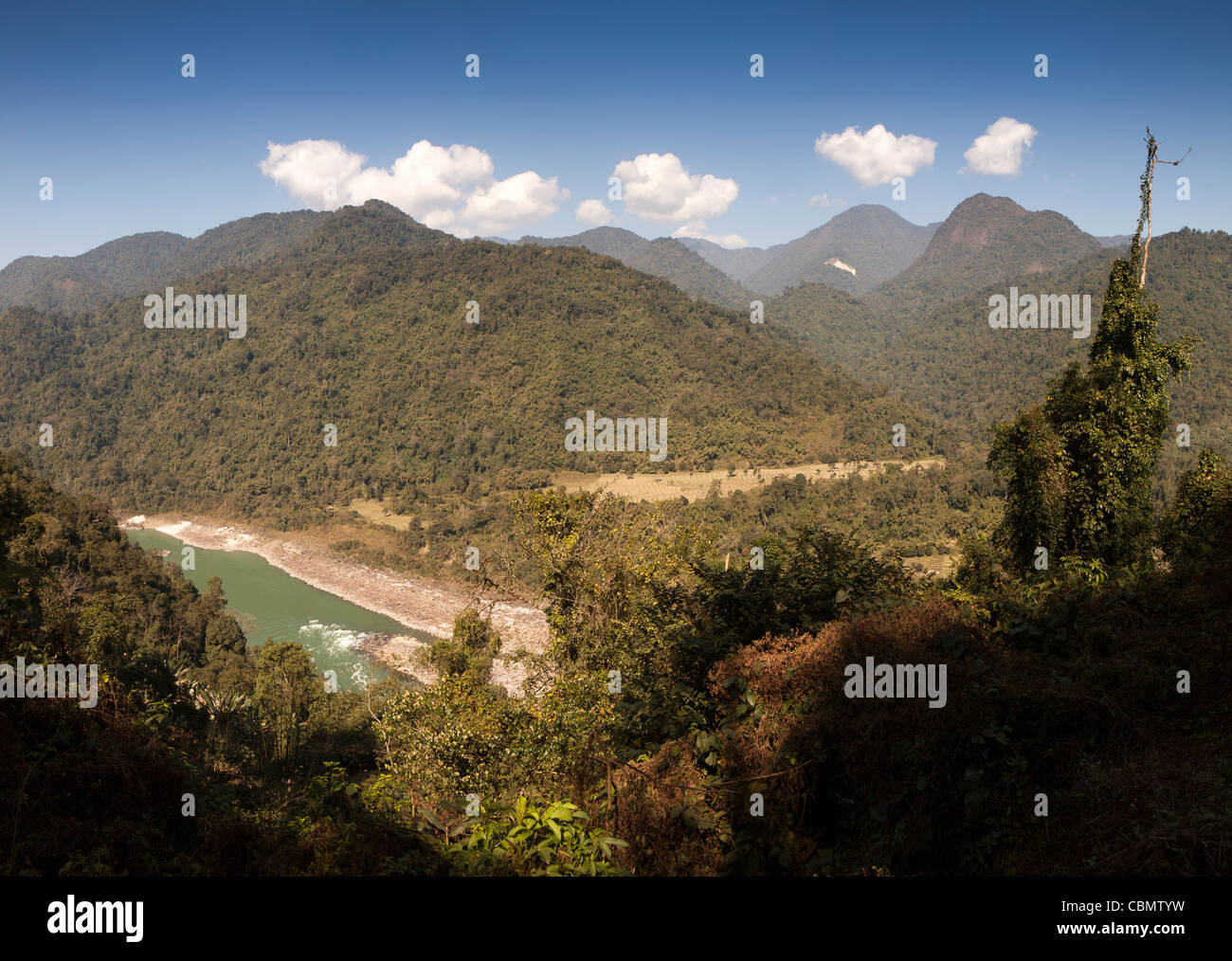 L'Inde, de l'Arunachal Pradesh, Rotung, Siang, ou Digang qui traverse pied de l'himalaya Banque D'Images