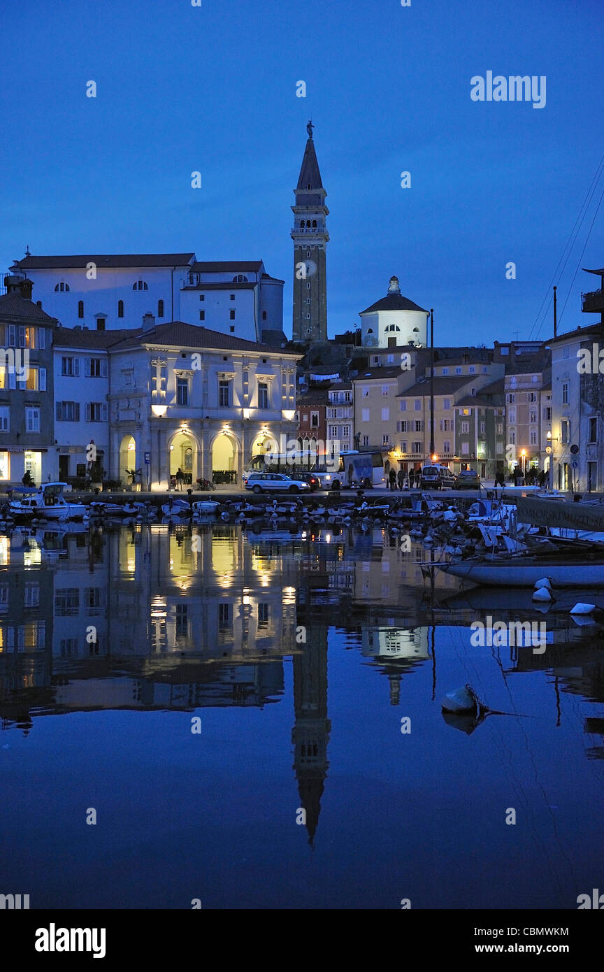 Marina et du quartier historique de Piran, Slovénie, péninsule de l'Istrie Banque D'Images