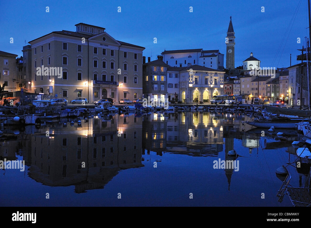 Marina et du quartier historique de Piran, Slovénie, péninsule de l'Istrie Banque D'Images