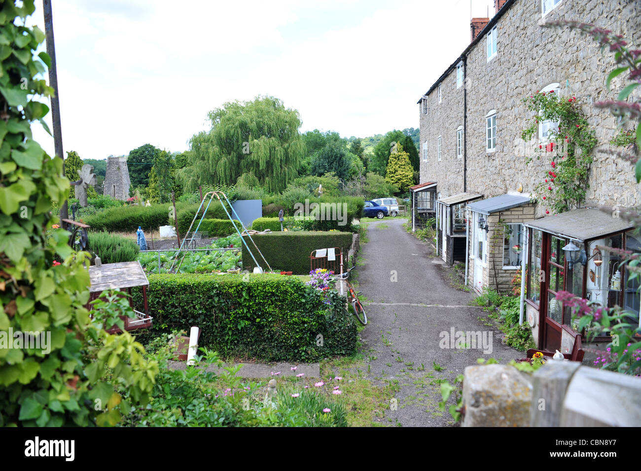 Les mineurs de cuivre à l'ancienne des cottages et des jardins, Bath and North Somerset, Angleterre Banque D'Images