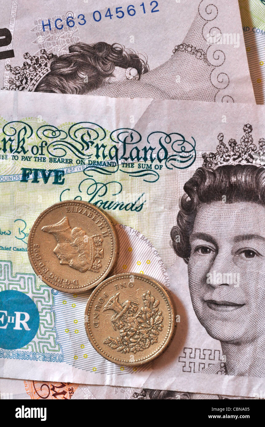 Une sélection de la l'argent - pièces livre et notes UK Banque D'Images