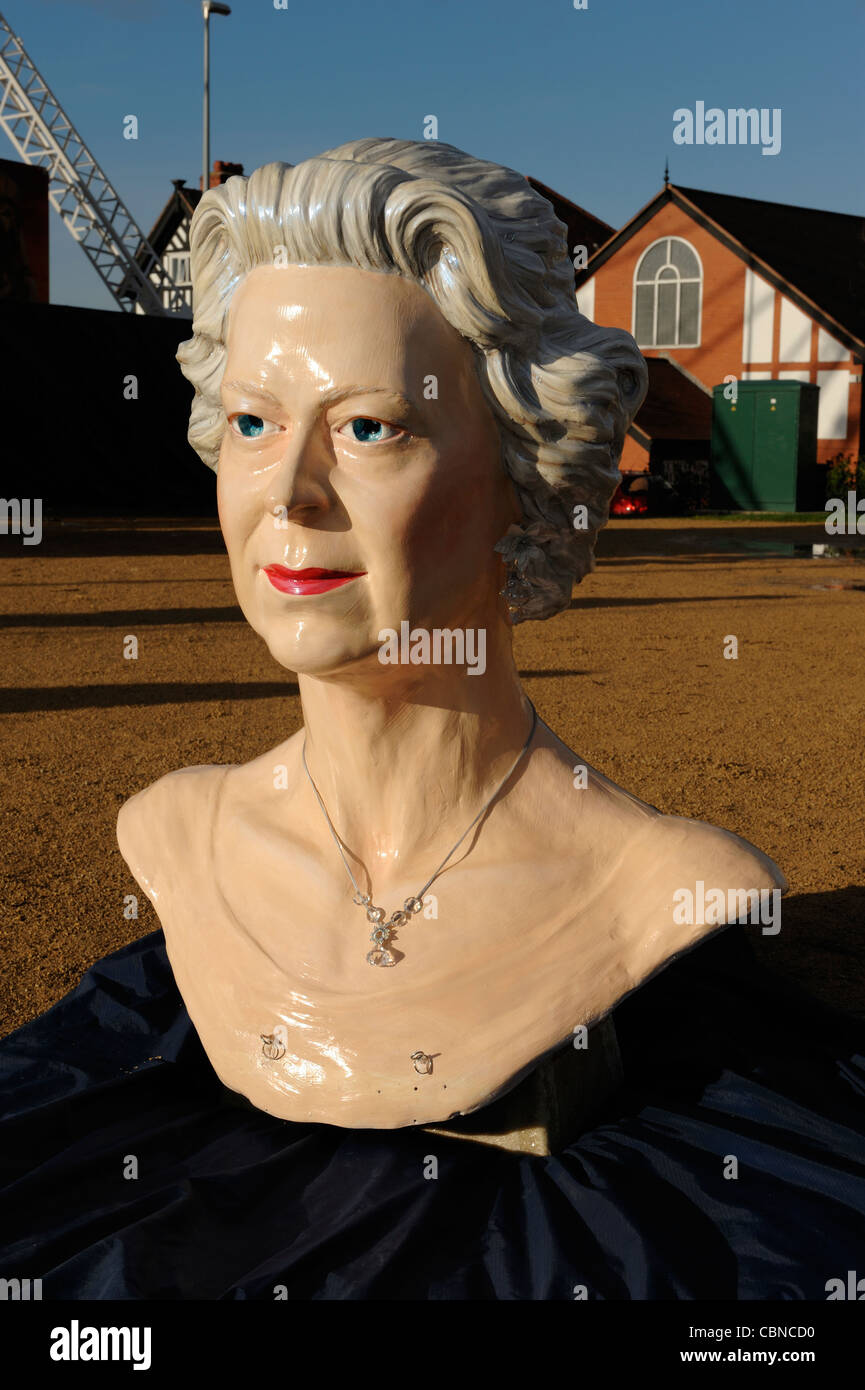 Une statue géante de la reine Elizabeth qui a été créé pour son année du Jubilé de diamant 2012 Banque D'Images