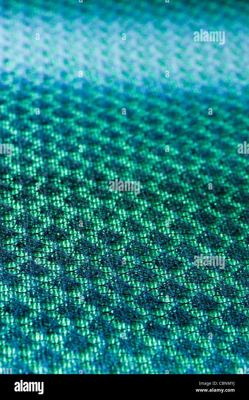 Fil dentelle châle tricoté variegated bloqués : humidifié et étendus sur des tapis de mousse de définir et d'afficher entièrement motif dentelle Banque D'Images