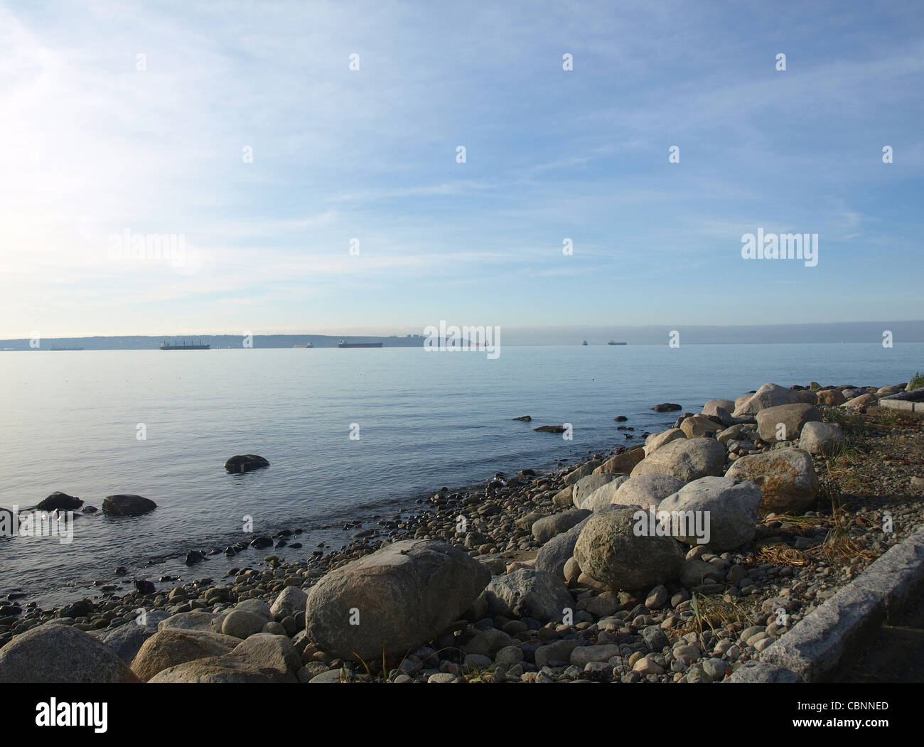 Côte du Pacifique Nord, de la plage, des pierres paysages ciel Banque D'Images
