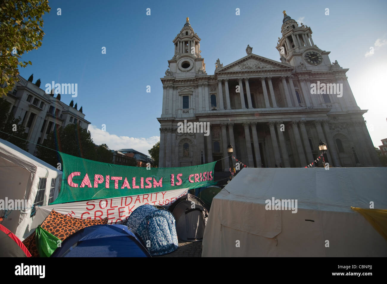 Occupy London camp de protestation contre le capitalisme, la Cathédrale St Paul, Ville de London Banque D'Images