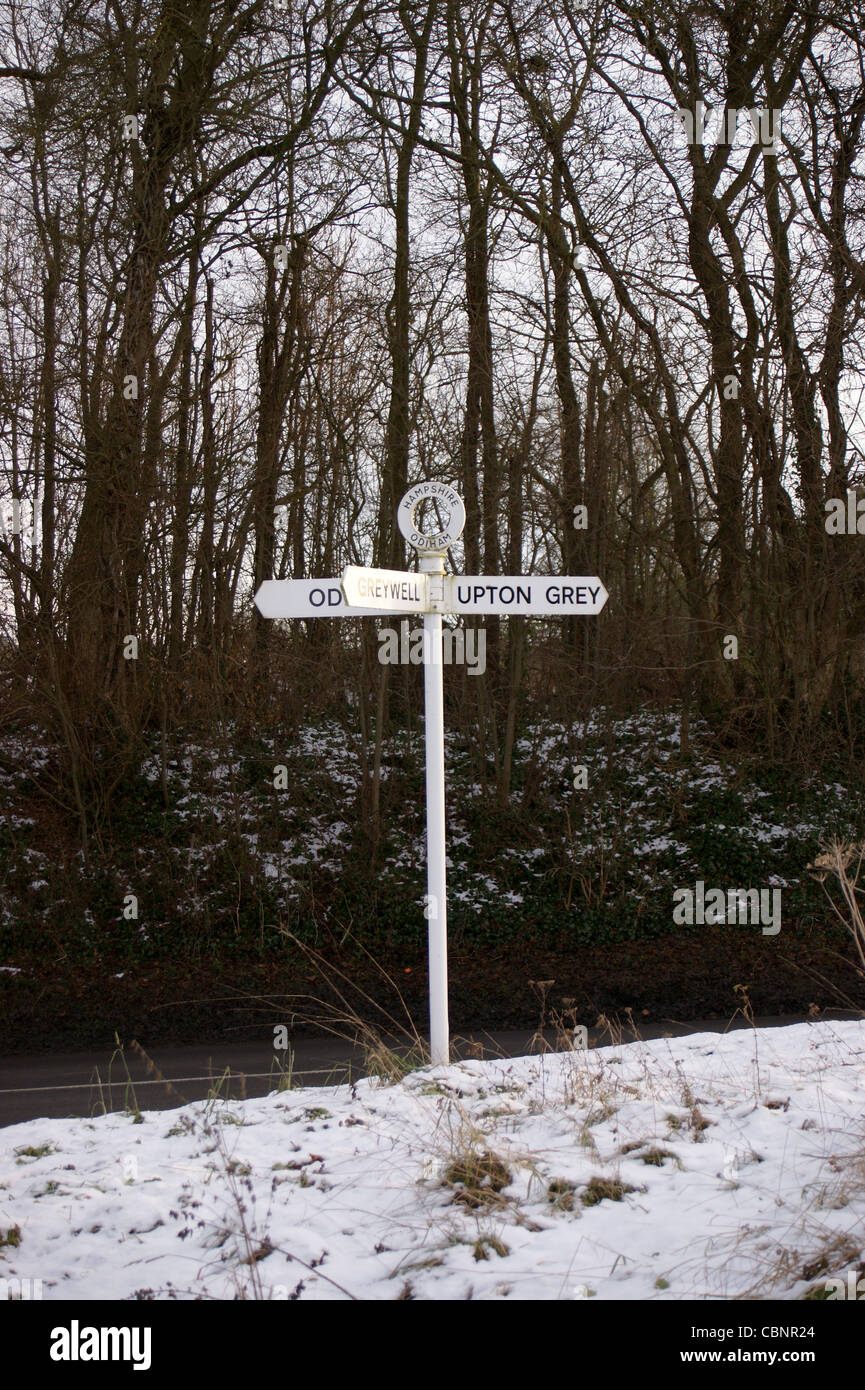 Une indication, doigt post, Deptford, Lane, North Warnborough Greywell, Odiham, Hampshire, Angleterre Banque D'Images