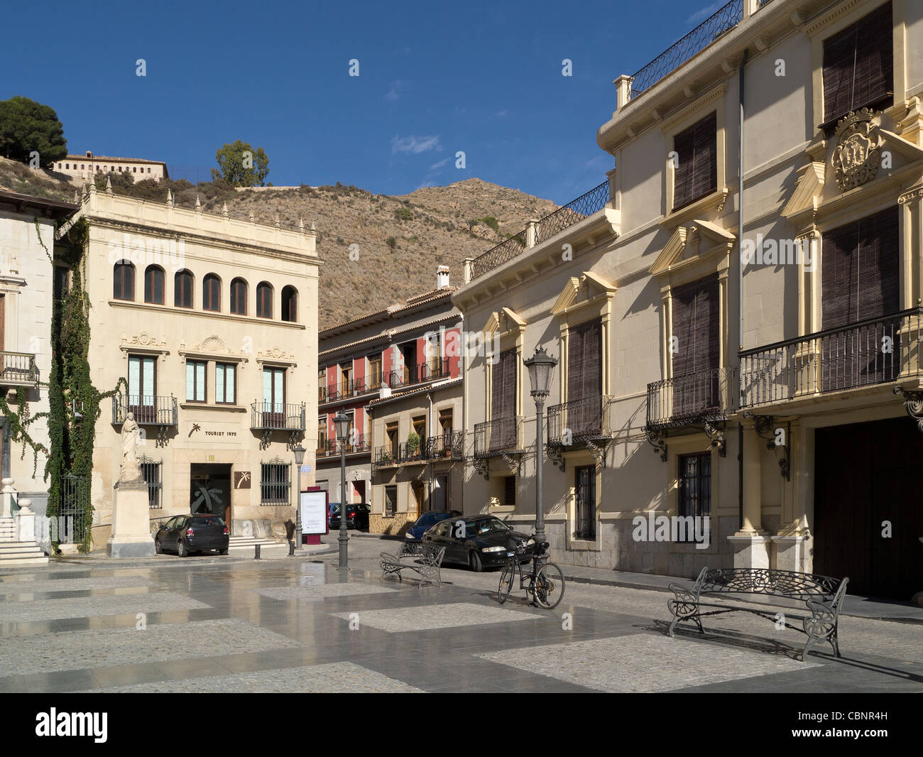 Place pittoresque de la ville de Torrevieja sur la Costa Blanca en Espagne. Banque D'Images