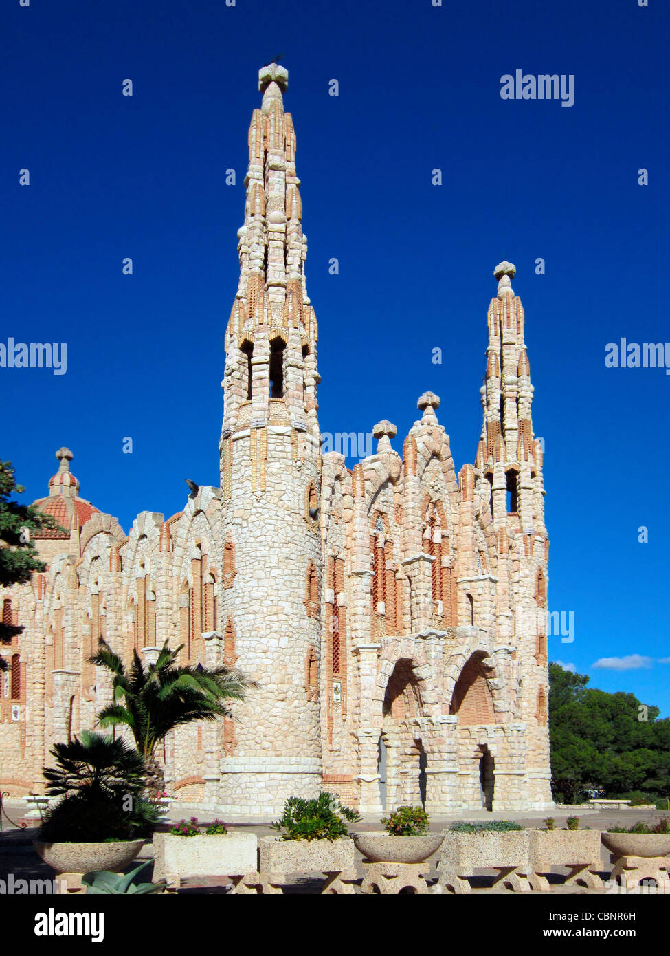 Le monastère de inspiré Gaudi Santa María Magdalena dans la ville de Novelda sur la Costa Blanca en Espagne. Banque D'Images