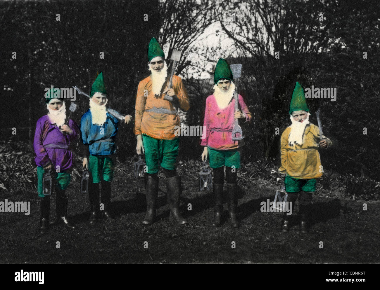 Cinq elfes prêts à creuser Banque D'Images