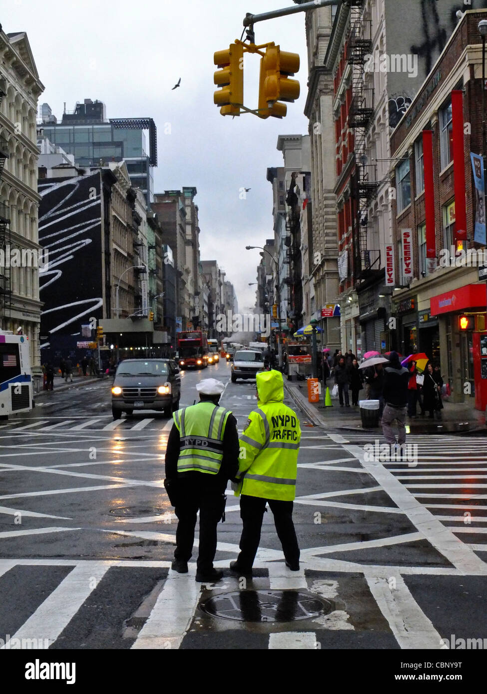 La police dirige la circulation dans la rue, centre-ville de manhattan, New York, New York Banque D'Images