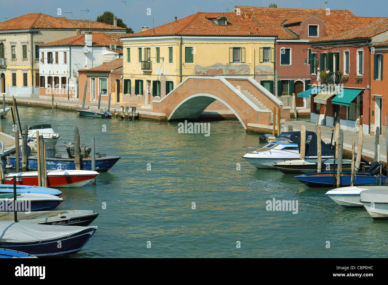 Bateaux sur le Grand Canal de Murano Italie Banque D'Images