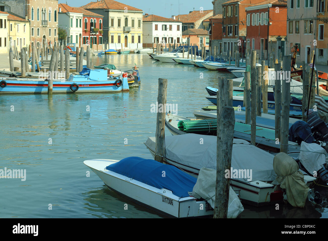 Bateaux sur le Grand Canal de Murano Italie Banque D'Images