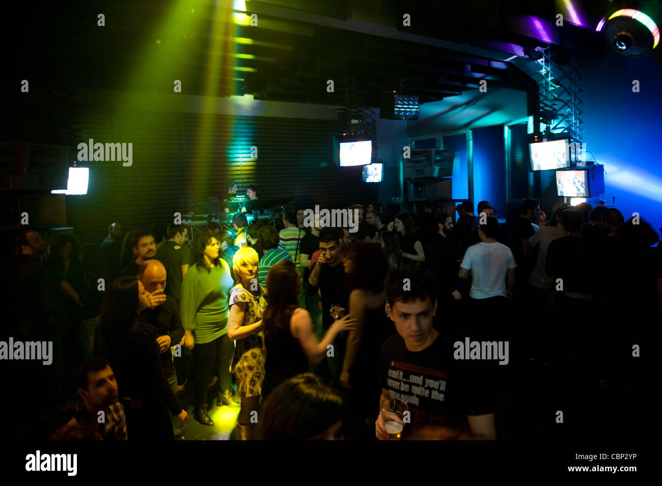 Les Athéniens sur une soirée dans le bar du Bios à Gazi région d'Athènes  Photo Stock - Alamy