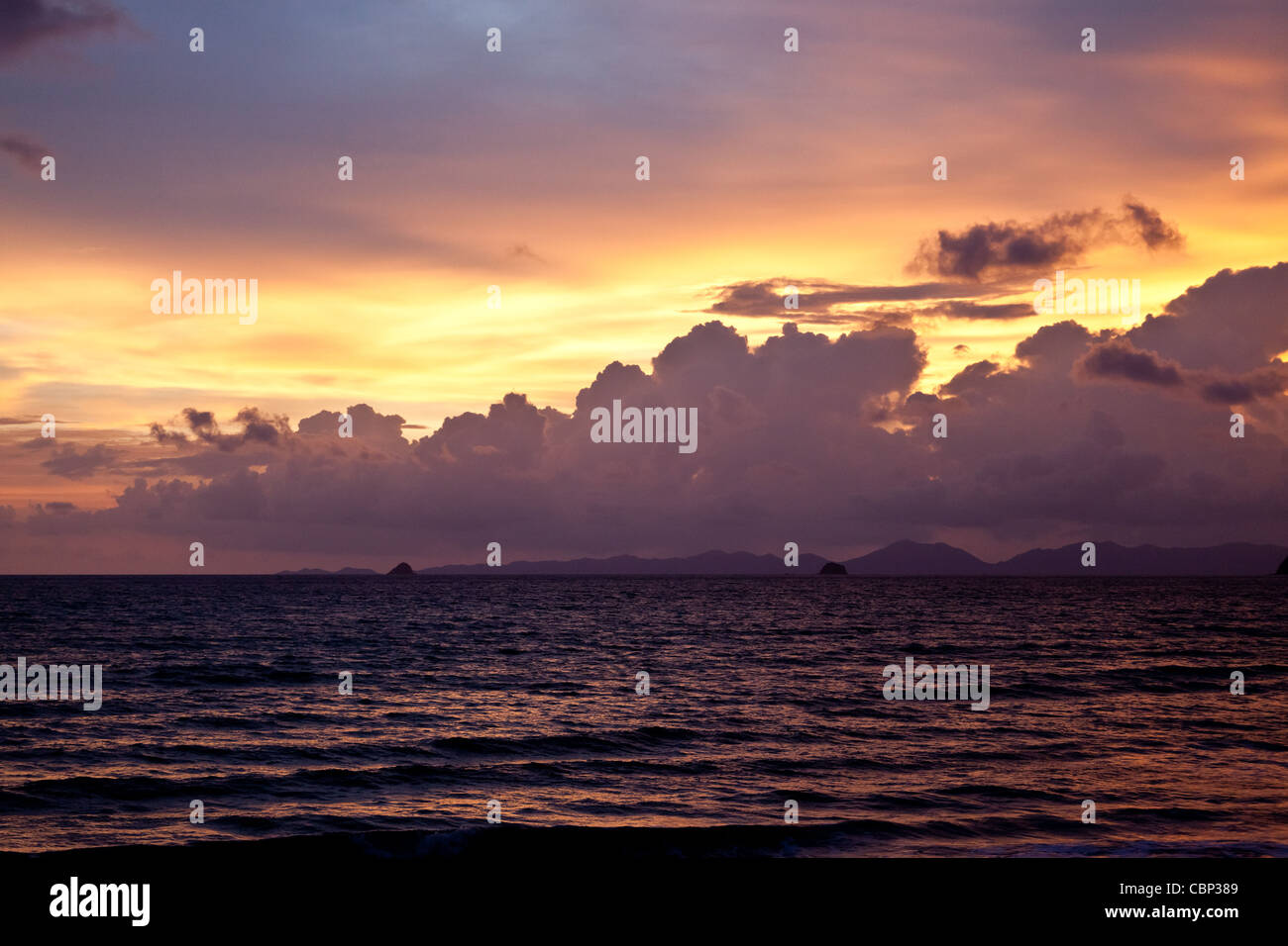 Beau coucher du soleil à Krabi, Thaïlande Banque D'Images