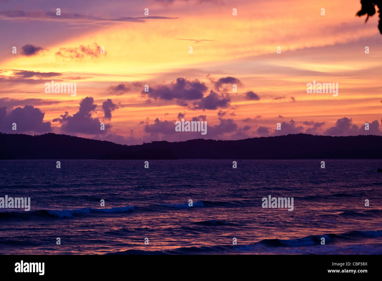 Beau coucher du soleil à Krabi, Thaïlande Banque D'Images