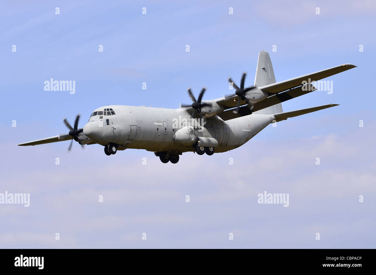 Lockheed C-130J Hercules exploités par les 46 Brigata Aerea de l'Armée de l'air italienne de l'approche à l'atterrissage à RAF Fairford, UK Banque D'Images