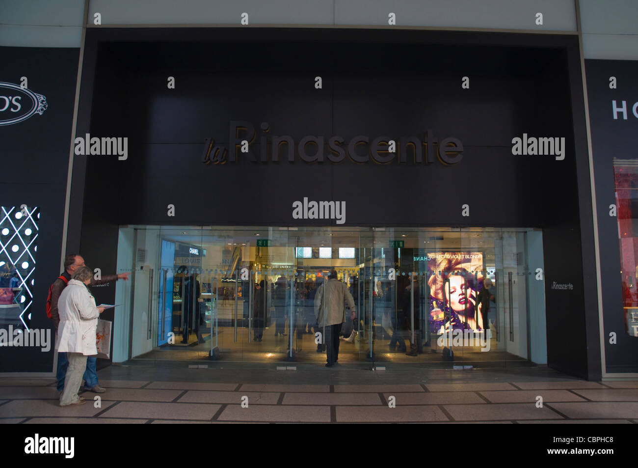 Magasin La Rinascente Exterior Place Piazza Del Duomo Milan