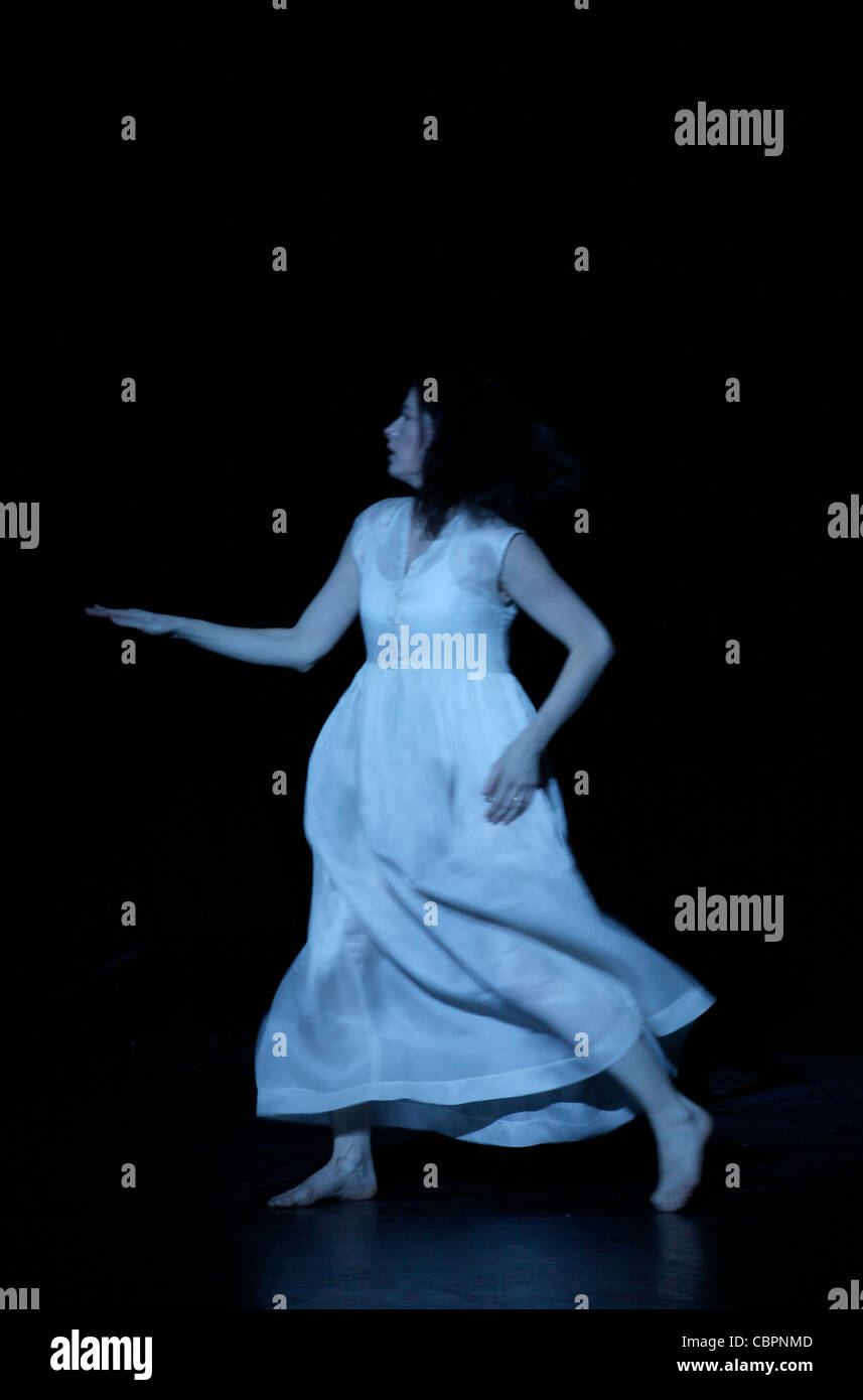 Femme surnaturelle, femme surnaturelle - Société Big Dance Theater, USA - chorégraphie et direction d'Annie B PARSON - avec Tym Banque D'Images