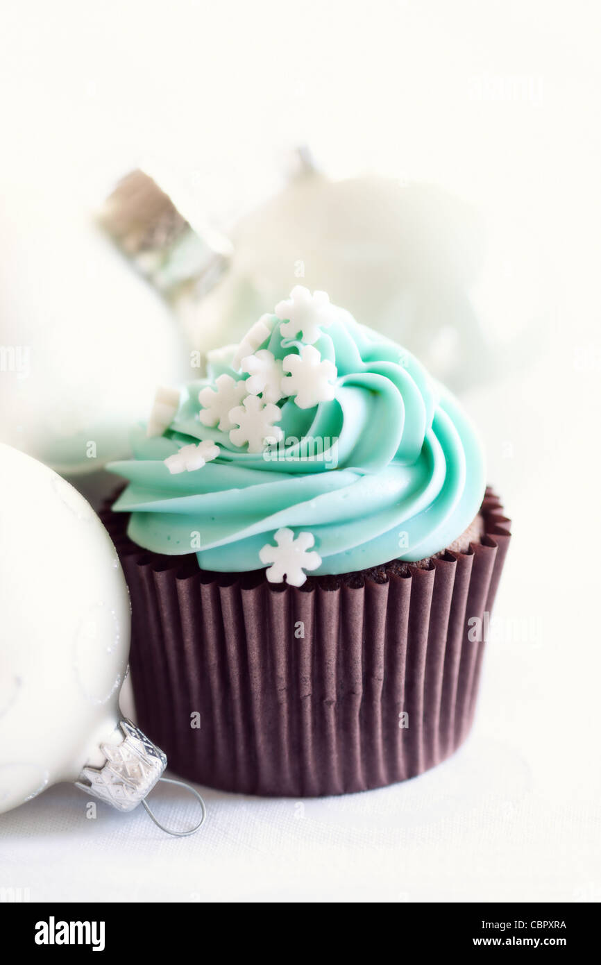 Cupcake décoré de flocons de sucre Banque D'Images