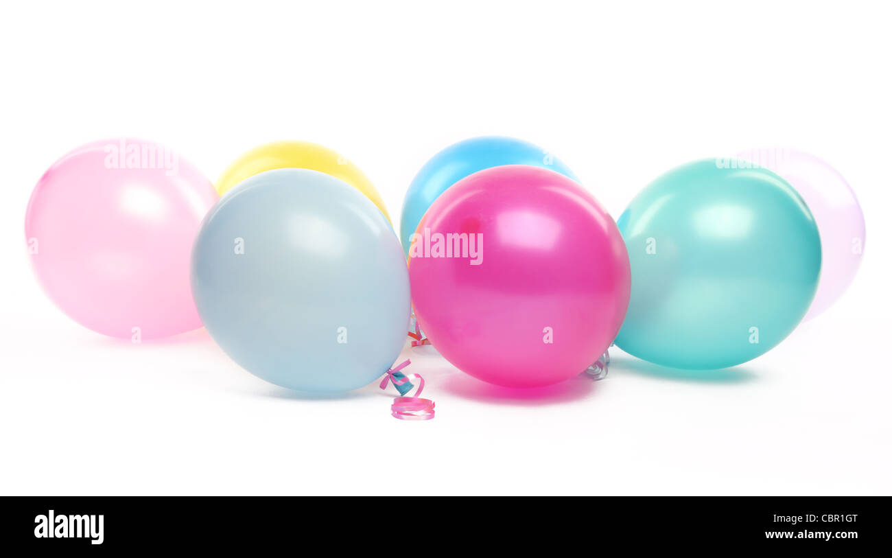 Ballons colorés isolé sur blanc. Banque D'Images