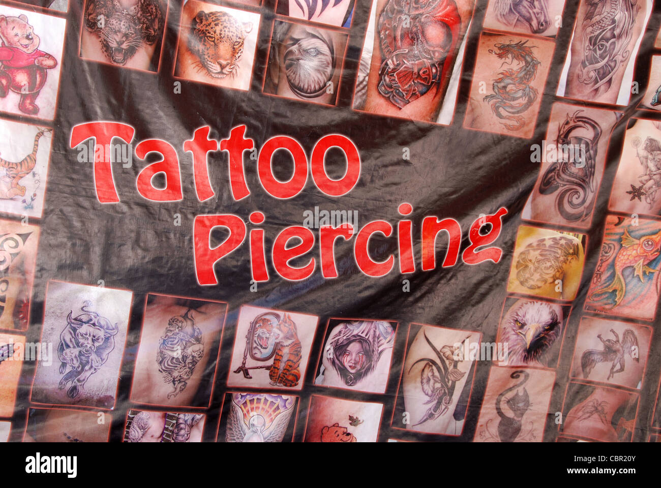 Piercing Tattoo parlour Icmeler la Turquie en Europe Banque D'Images