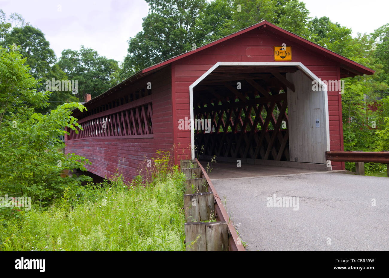 Les ponts couverts du Vermont par Henry River Bridge à Bennington VT 1840 rouge en bois bois Banque D'Images