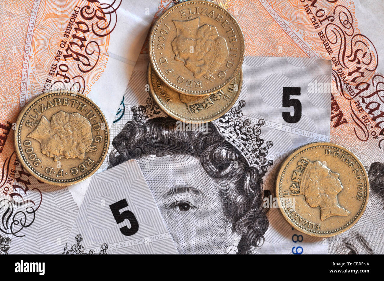 Pièces et billets d'une livre sterling en UK Banque D'Images