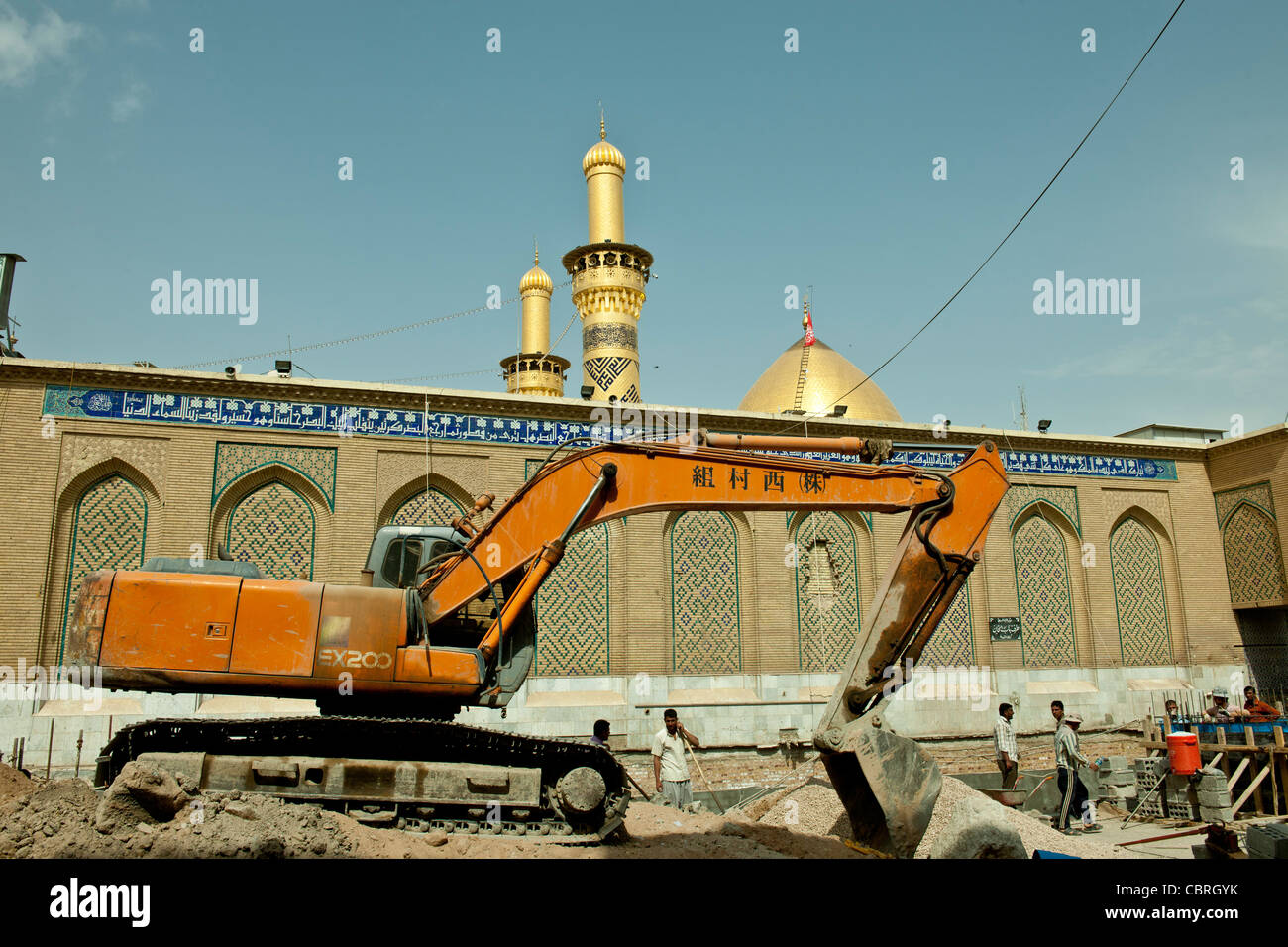 Par l'Imam Hussein excavatrice (Hussein) et Abbas sanctuaires du chiite sainte ville de Kerbala, Irak Banque D'Images