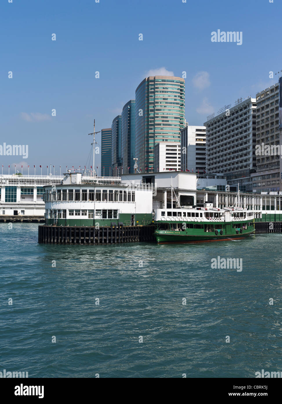 Dh Star Ferry Tsim Sha Tsui HONG KONG Star Ferry Pier waterfront buildings Star chambre front de mer et Ocean Terminal Banque D'Images