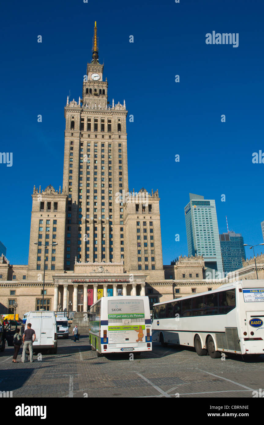 La station de bus à longue distance Plac Defilad square centre de Varsovie Pologne Europe Banque D'Images
