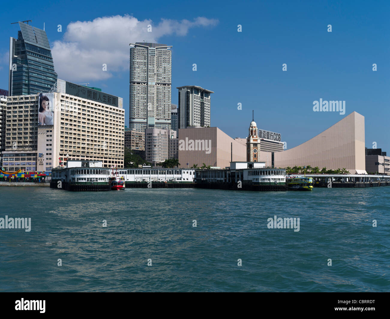 dh Star ferry Pier TSIM SHA TSUI HONG KONG HARBOUR Kowloon front de mer gratte-ciel bâtiments gratte-ciel tour d'horloge Banque D'Images