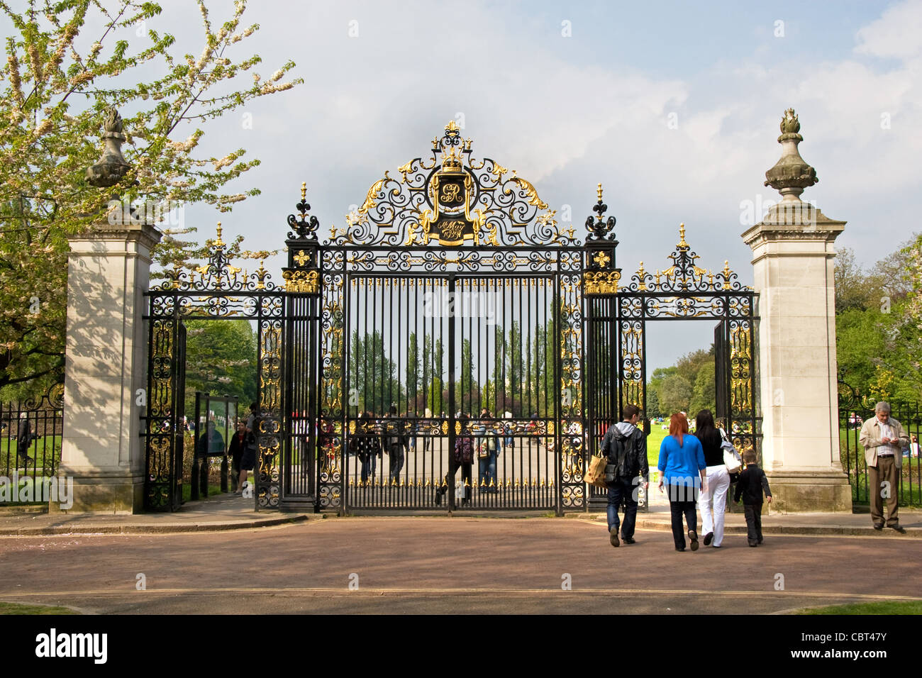 Portes du Jubilé, entrée à la Queen Mary's Gardens, Inner Circle, Regents Park, Londres Banque D'Images