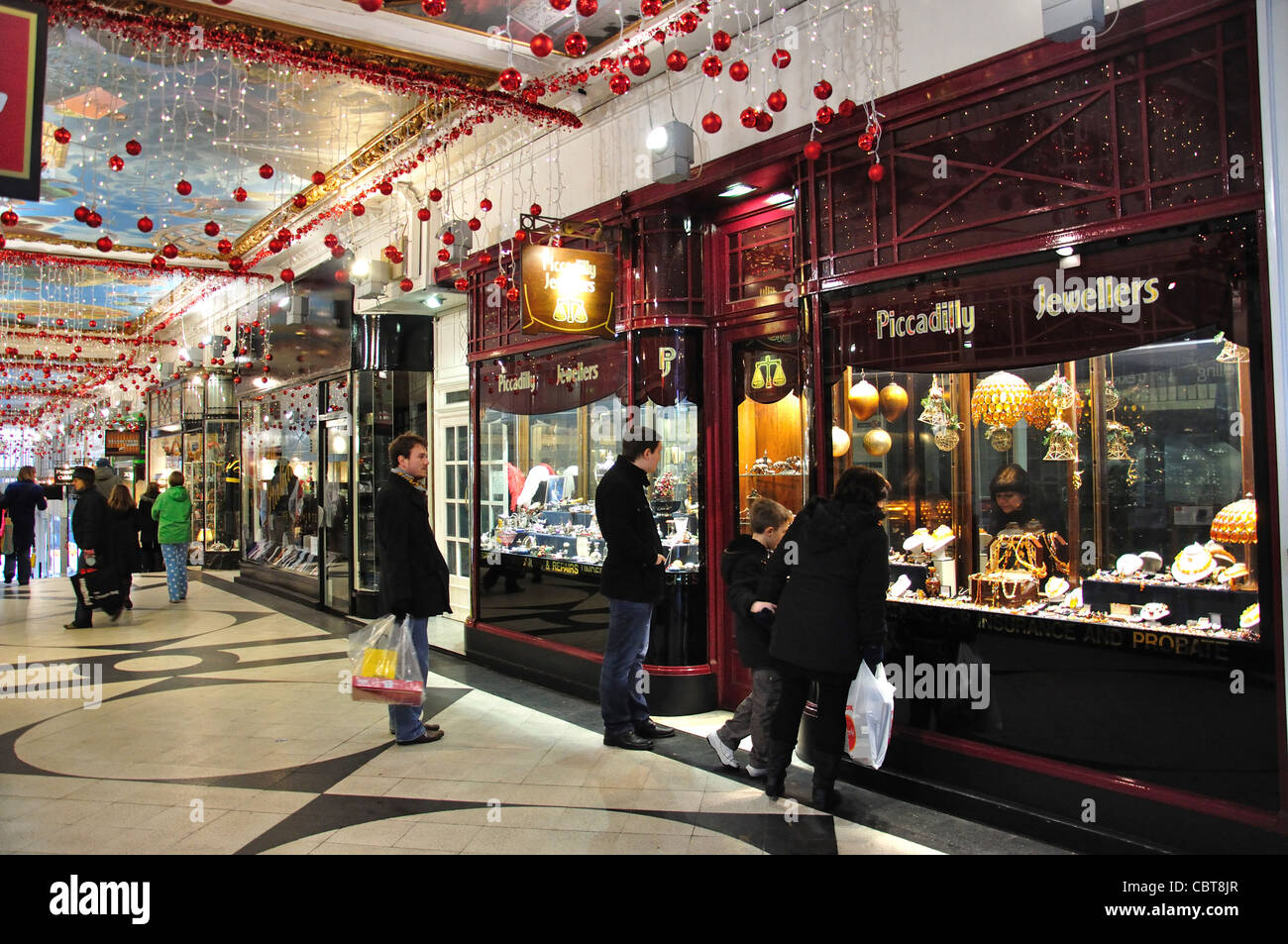 Piccadilly Arcade à Noël, New Street, Birmingham, West Midlands, England, United Kingdom Banque D'Images