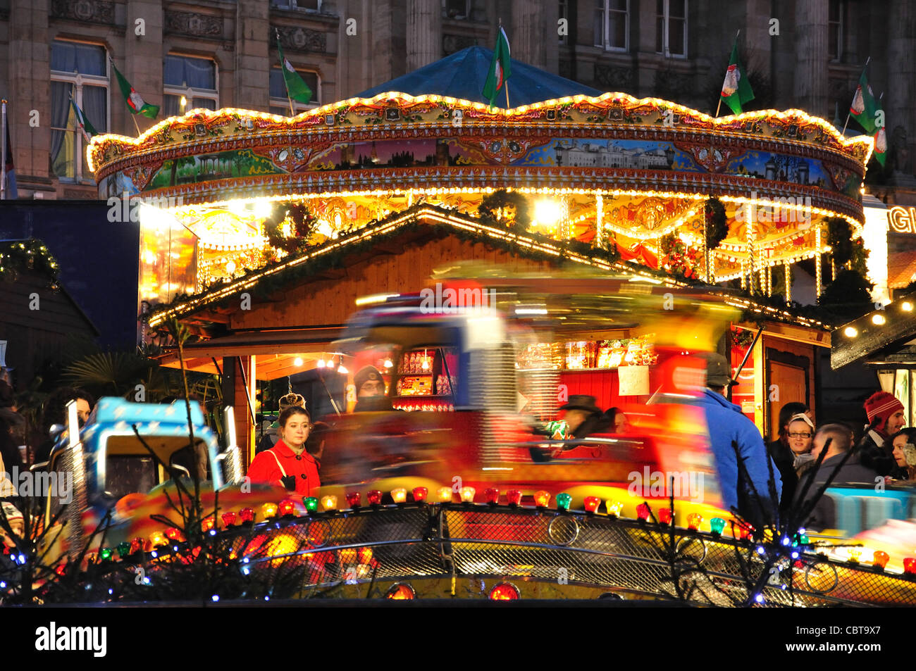Children's ride au Marché de Noël de Francfort, Victoria Square, Birmingham, West Midlands, England, United Kingdom Banque D'Images