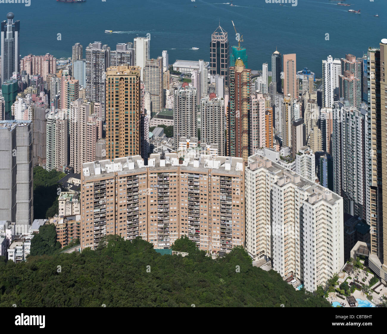 dh Skyscraper résidentiel MI-NIVEAUX HONG KONG ci-dessus dans des blocs de niveau hauts immeubles appartements regardant les appartements de logement Banque D'Images