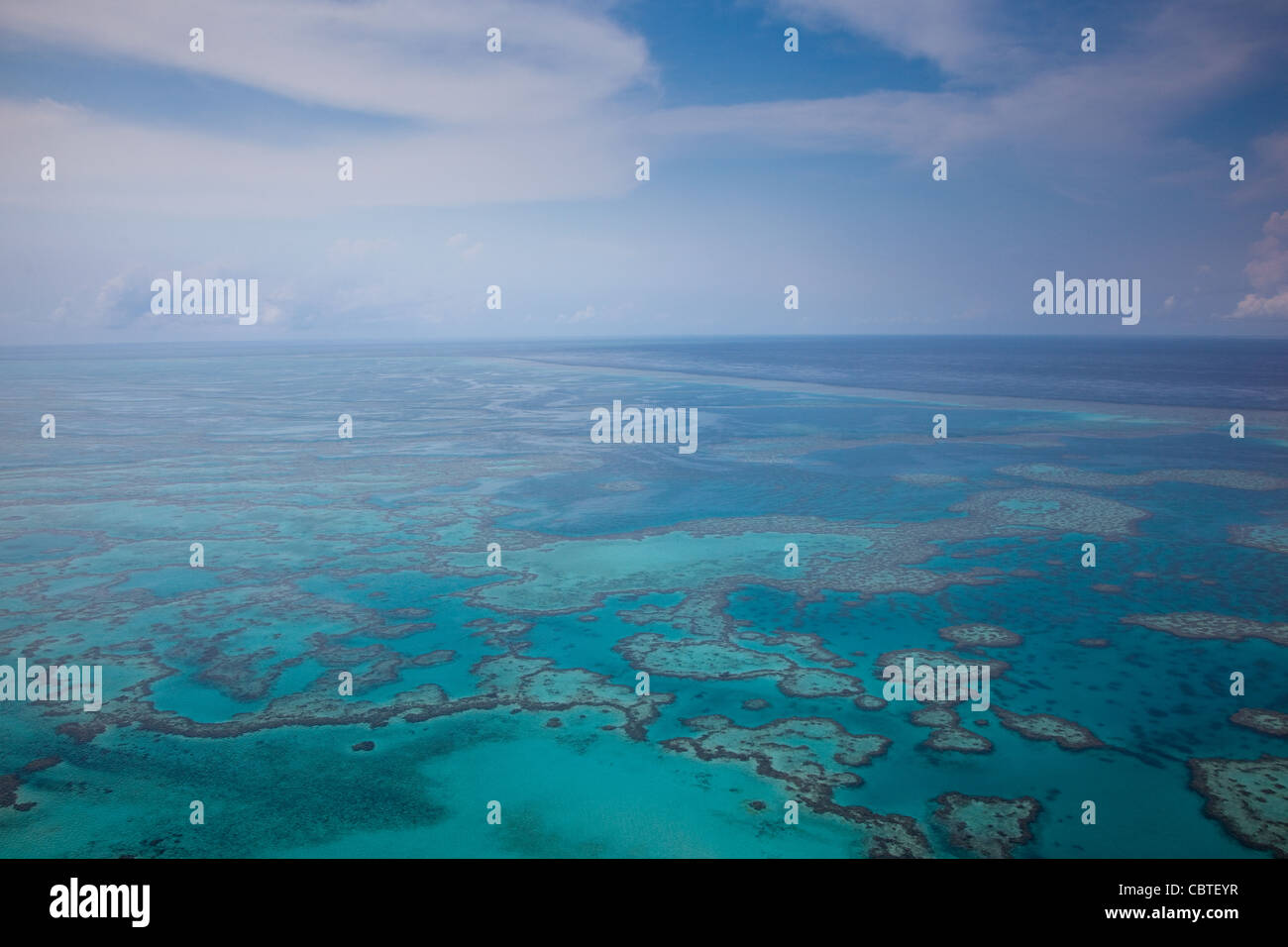 Vues aériennes de la spectaculaire Grande Barrière de Corail près de îles Whitsunday dans le Queensland, Australie. Banque D'Images